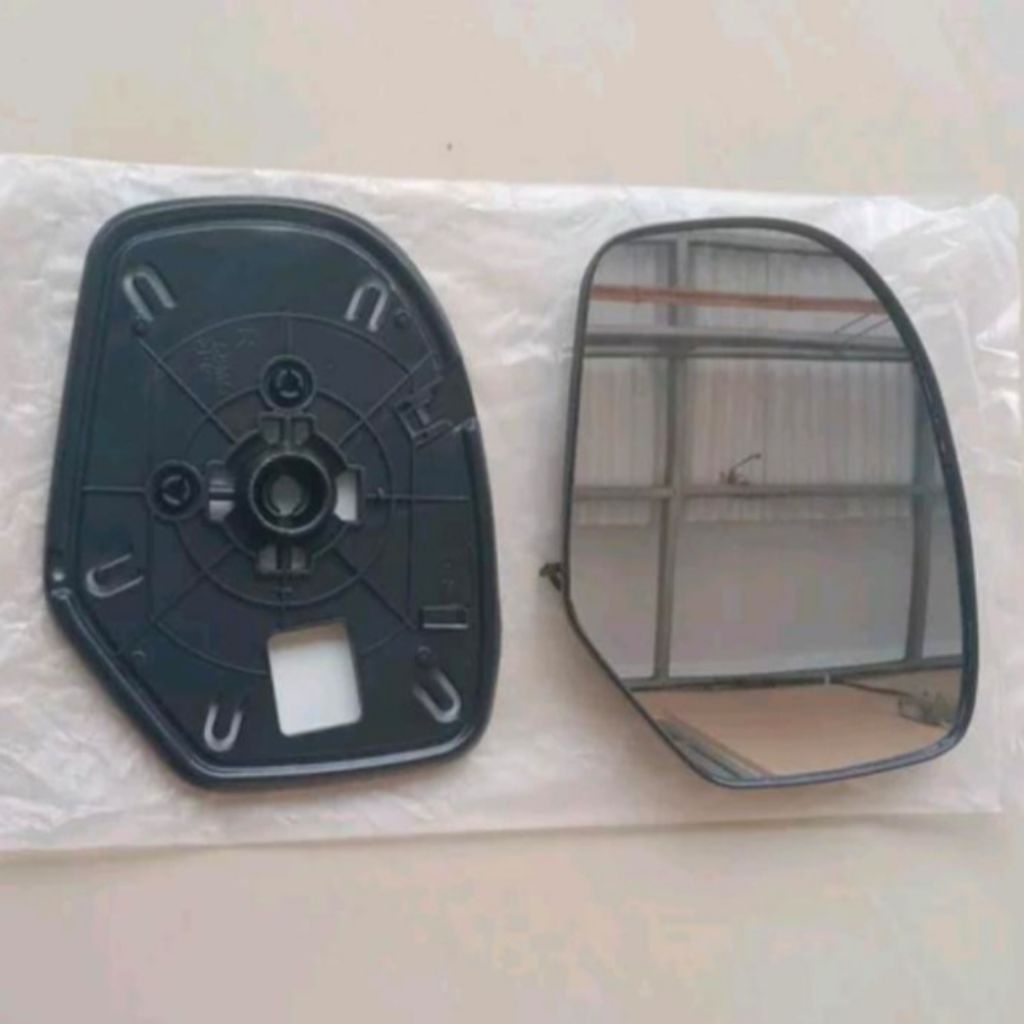 kaca spion mobil Suzuki Ertiga lama