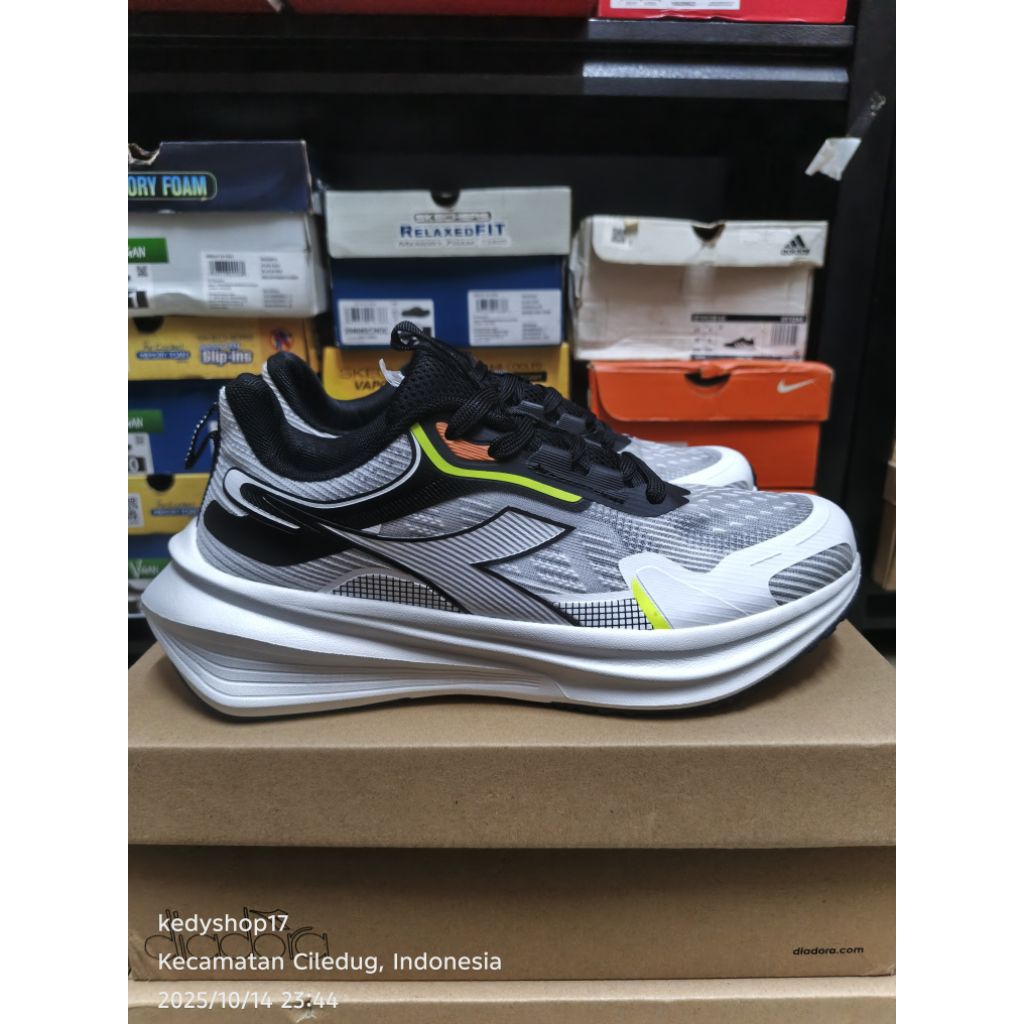 Size 40 | Sepatu Olahraga Wanita Diadora Nador Grey Original