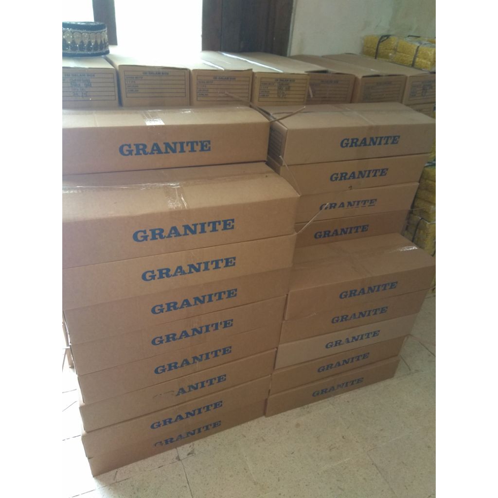 Lis plin granit hitam polos 8x60