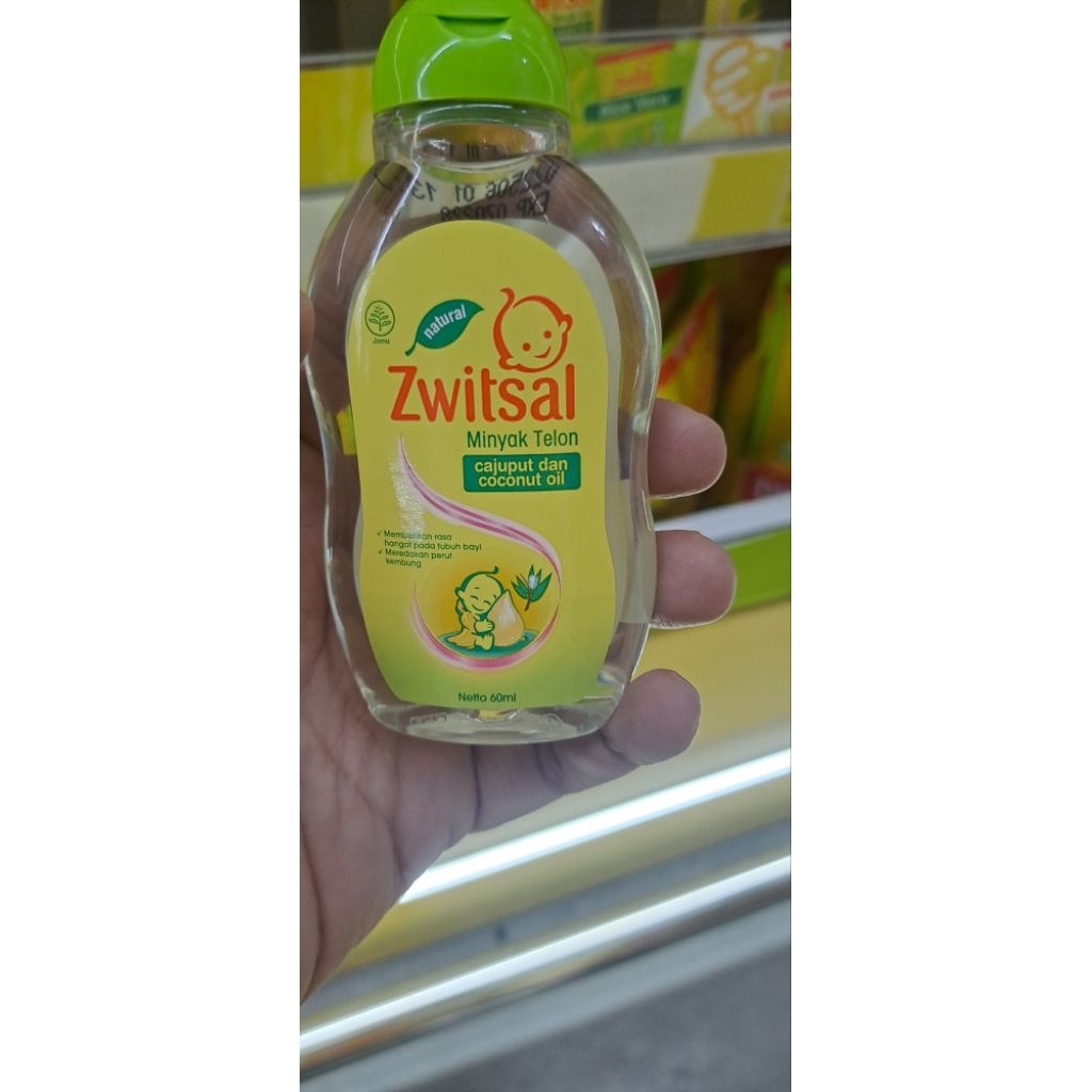 zwitsal  minyak telon cajuput dan coconut oil 60ml