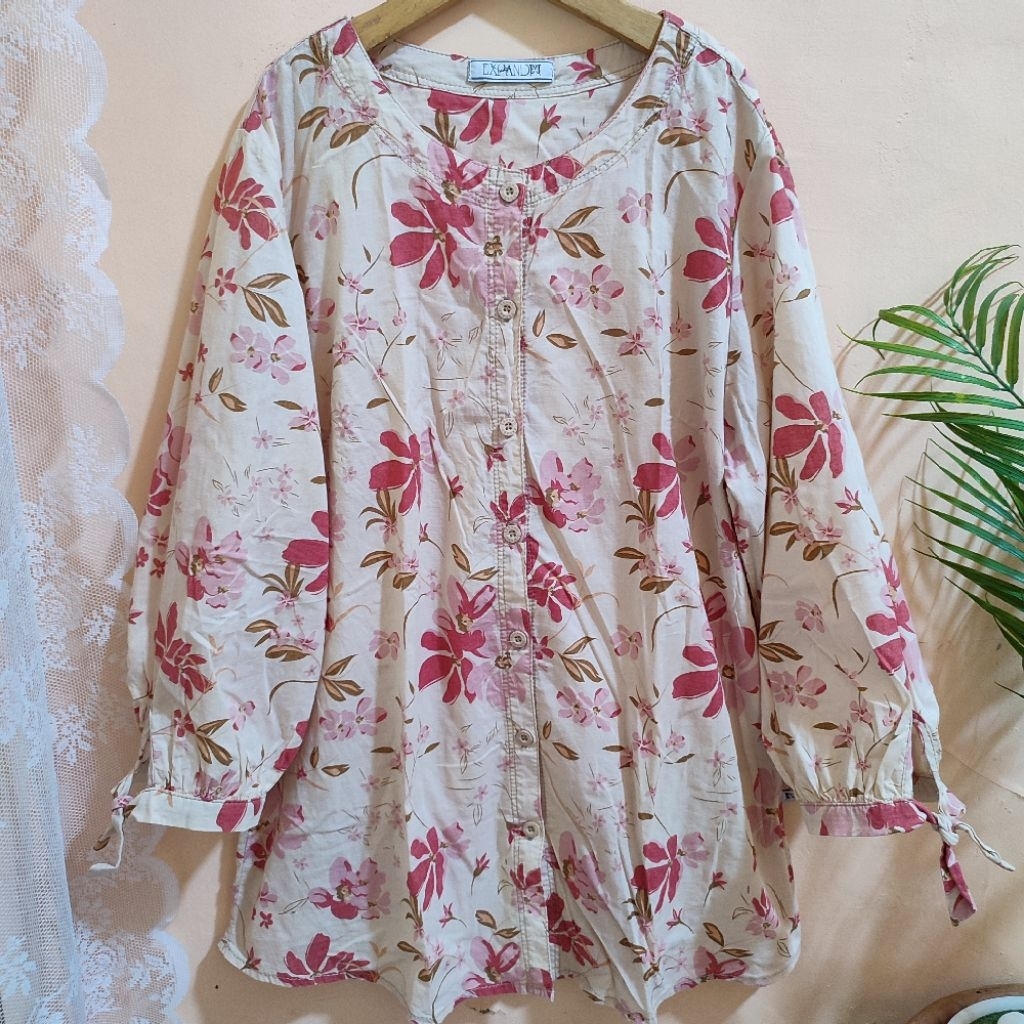 Expand Atasan Wanita Preloved