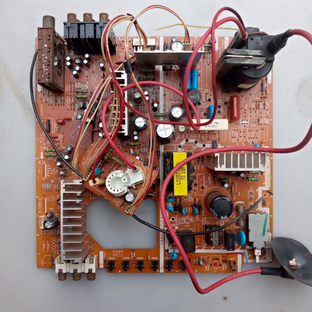 mesin tv Sanyo flat/slim tabung 21inch,komponen lengkap,cabutan blm test/gambling