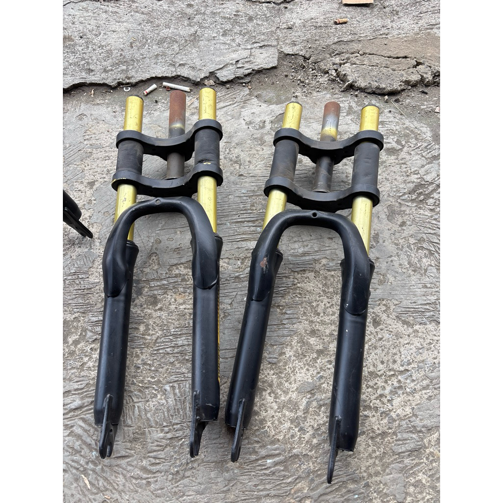 BEKAS ada lecet dan karat fork oversize sepeda mtb discbrake cakram ban 20 pacific