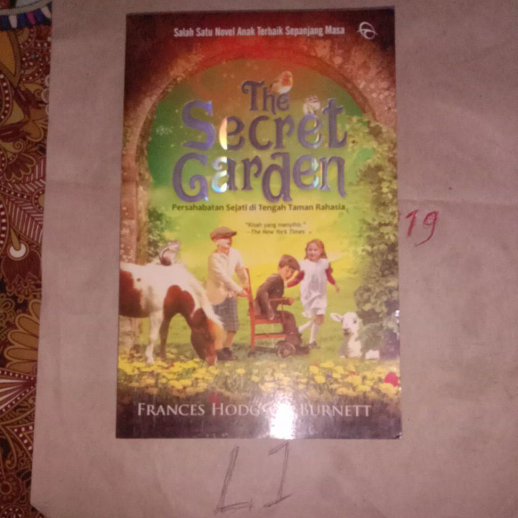 BUKU THE SECRET GARDEN