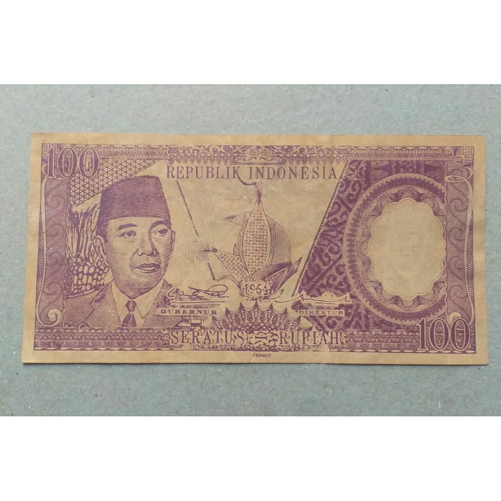uangkuno 100 suvenir sukarno melengkung