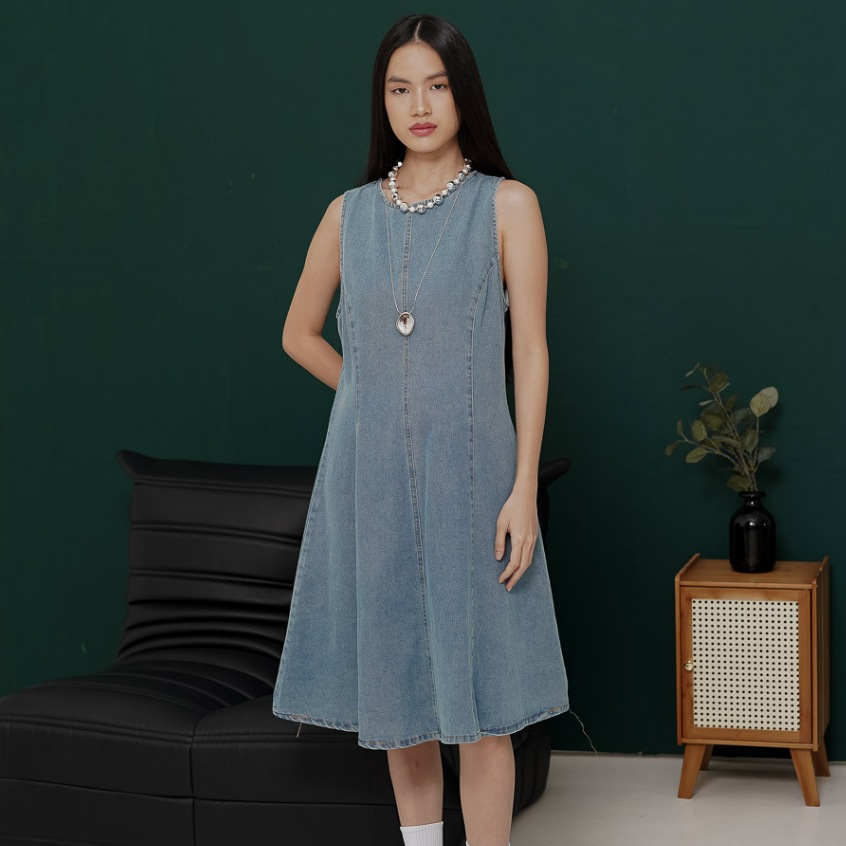 This Is April Gaun Jeans Midi Wanita Terbaru Tanpa Lengan Eloise Dress Denim 70019400