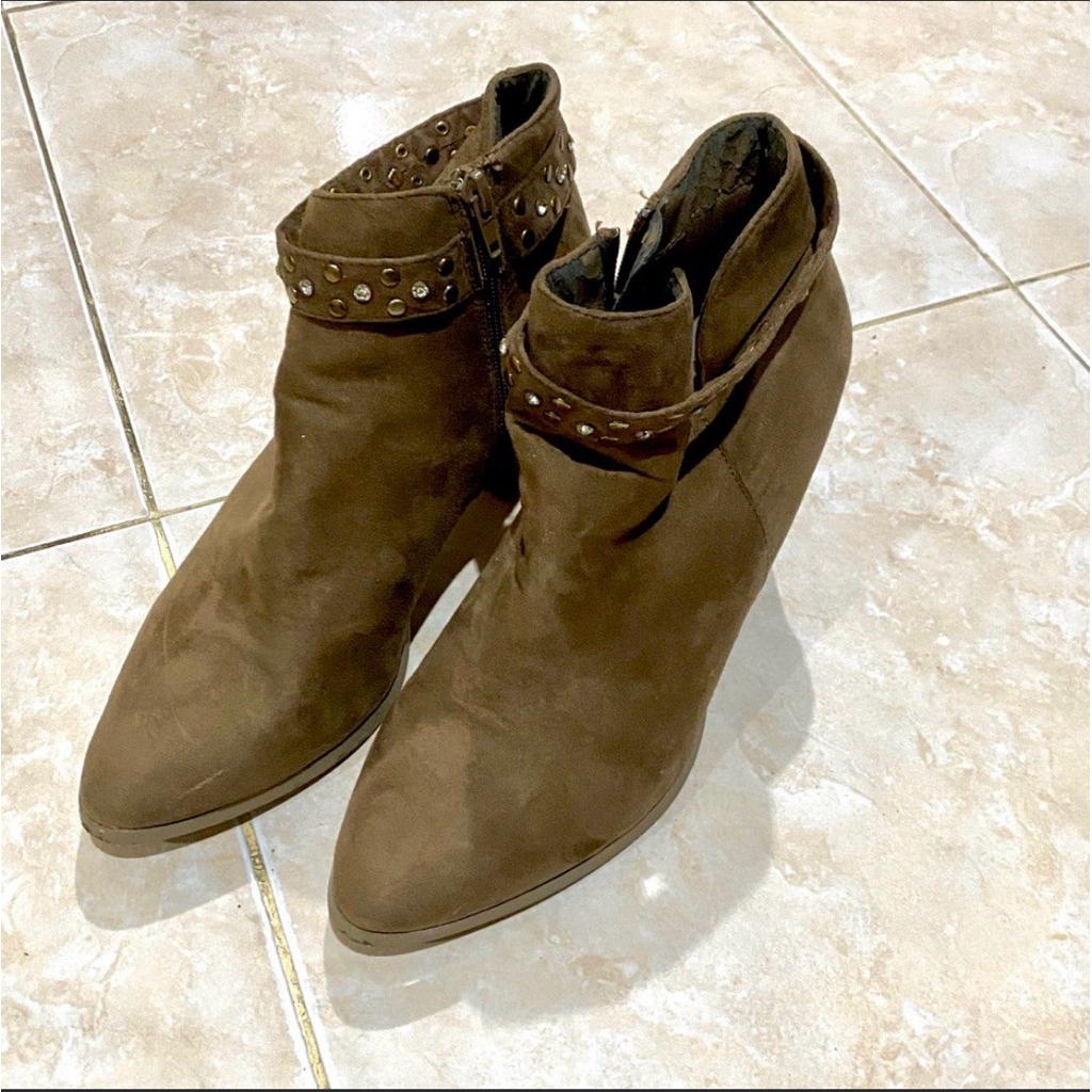 PRELOVED Sepatu Boots Wanita Hak Heel Bata