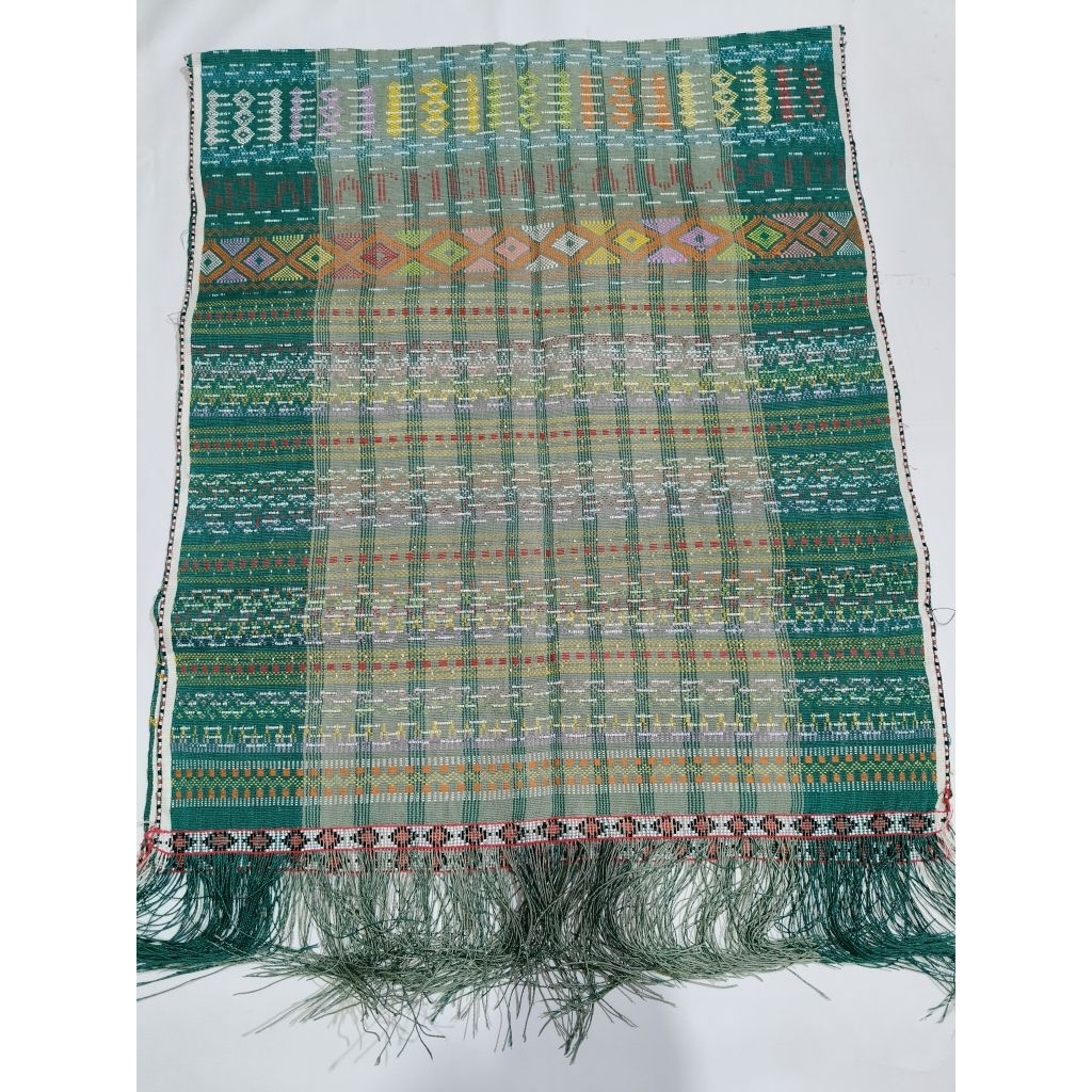 Ulos Sadum tenun Tarutung pakaian adat wanita Batak toba