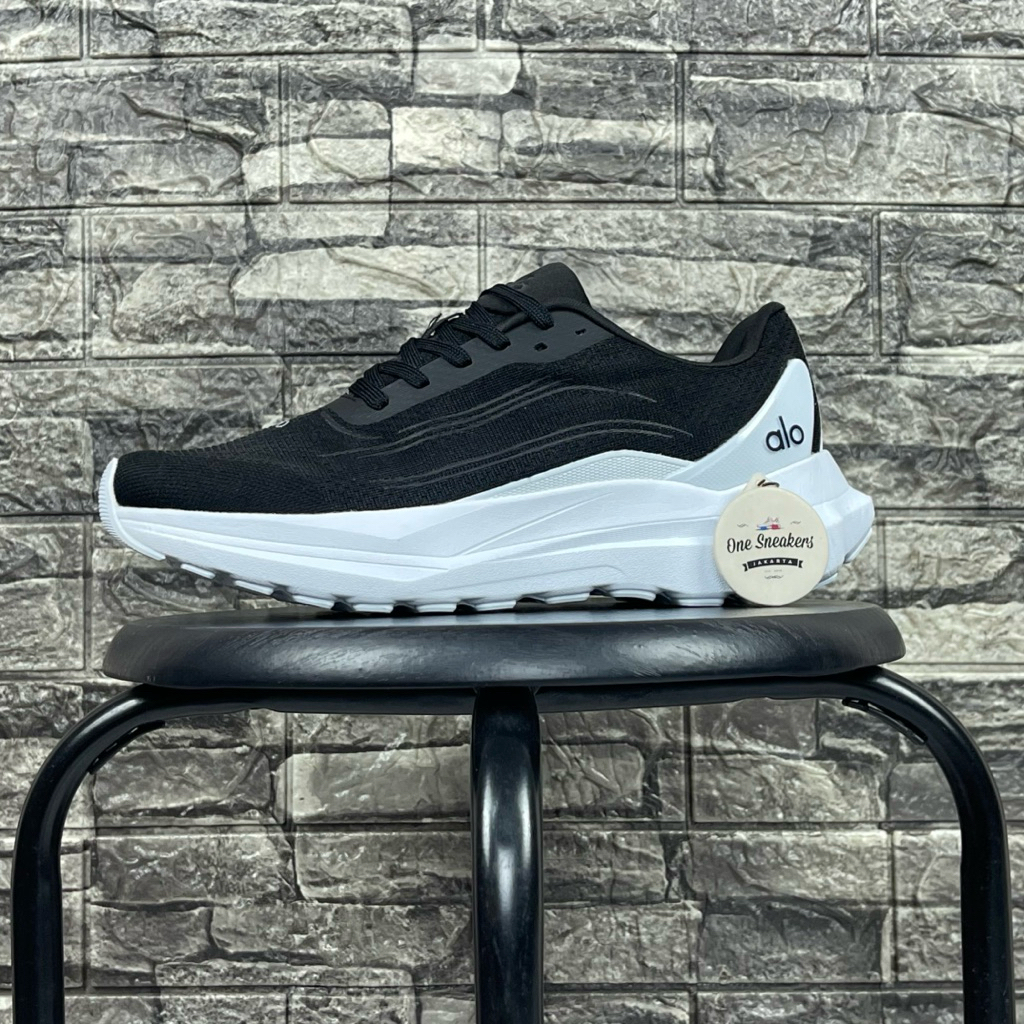 SEPATU ALO RUNNER BLACK WHITE