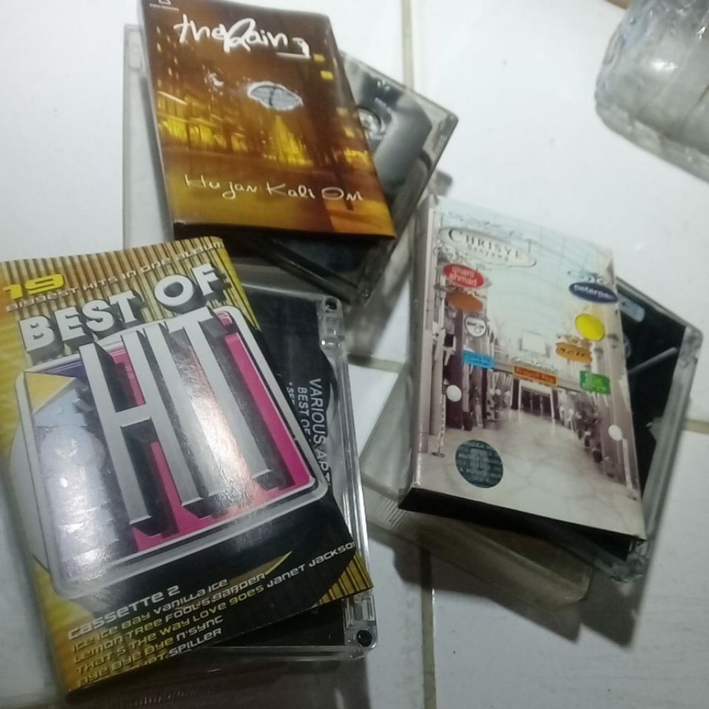 Album chrisye senyawa   the  rain best of hits