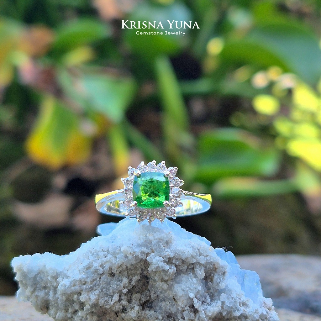 Natural Tsavorite Ring