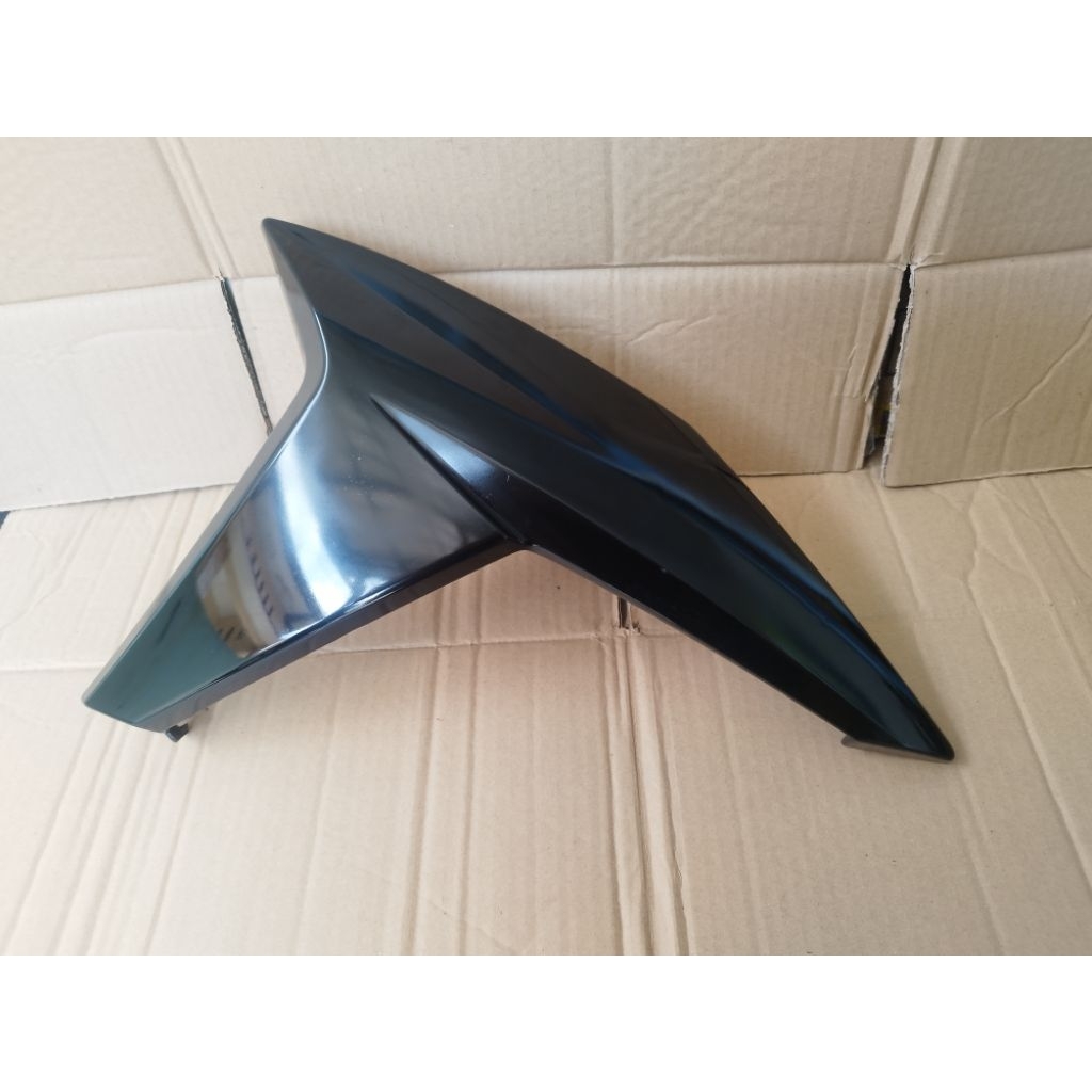 tutup cover sayap tanki kupingan tanki yamaha Vixion New NVA New Vixion Advance ori hitam bagian kir