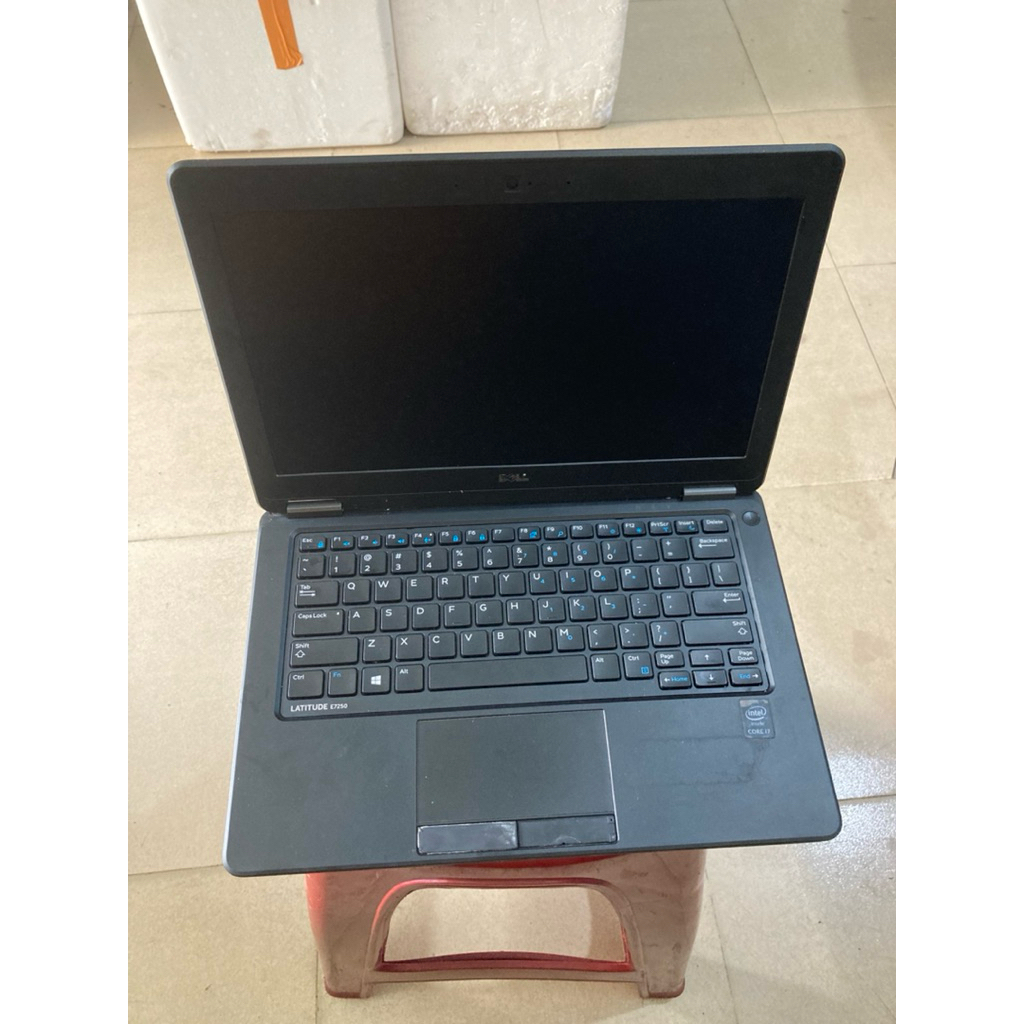 Dell Latitude E7250 core i7 gen 5 Ram 8Gb SSD 128Gb