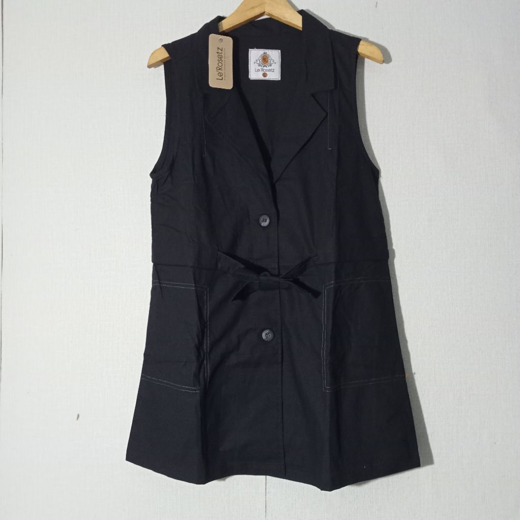 Le'Rosetz - Versatile Black Belted Outer Size L