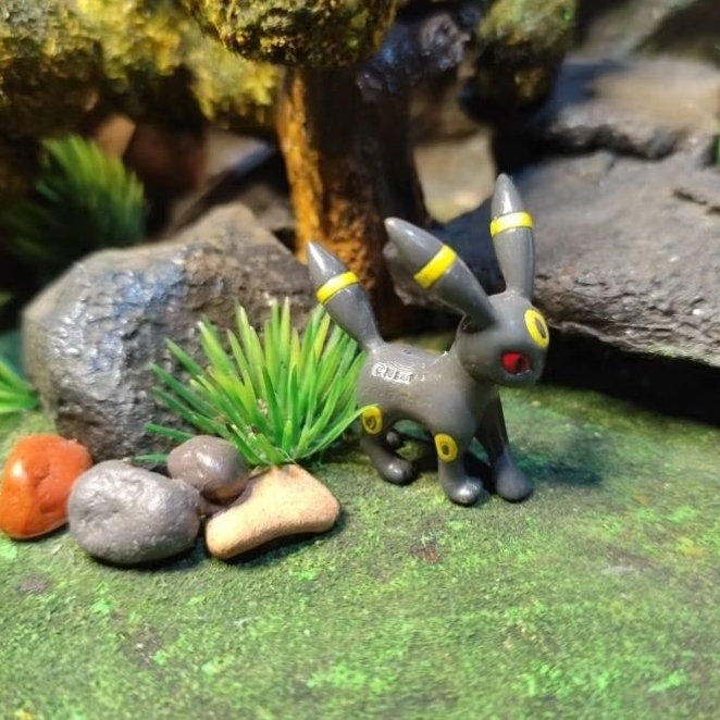 pokemon figure - umbreon - Tomy