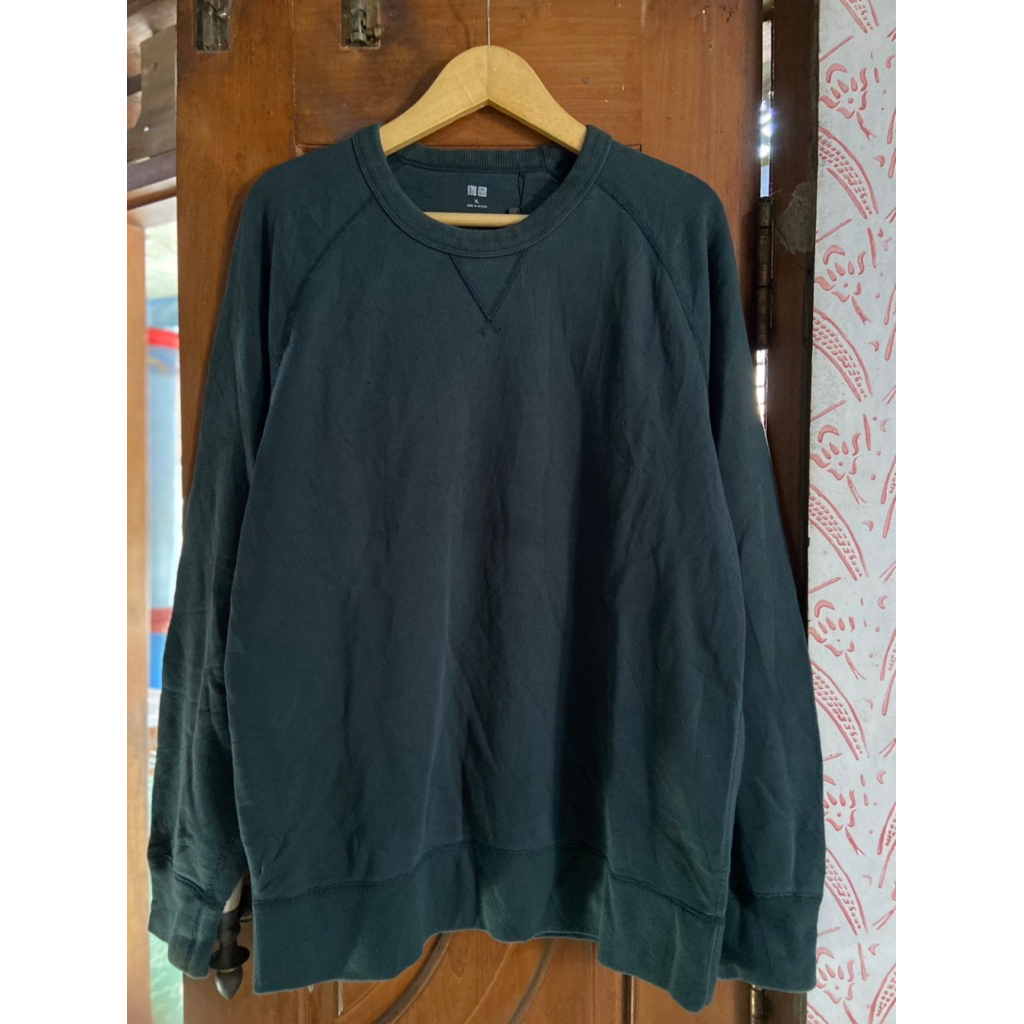 Crewneck Uniqlo hijau emerald size XL