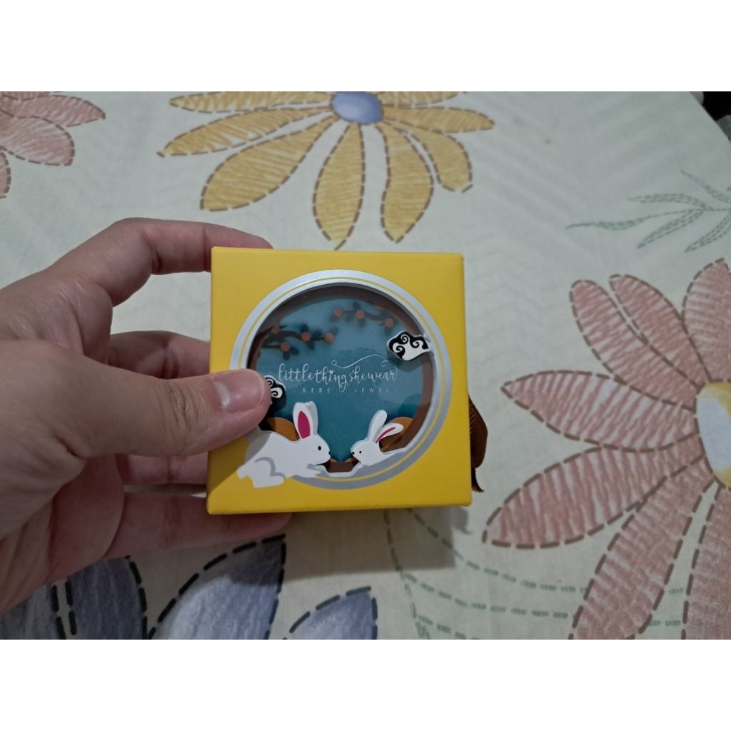 Little Thing She Wear Bunny Gold Emas Ex Kado untuk Baby