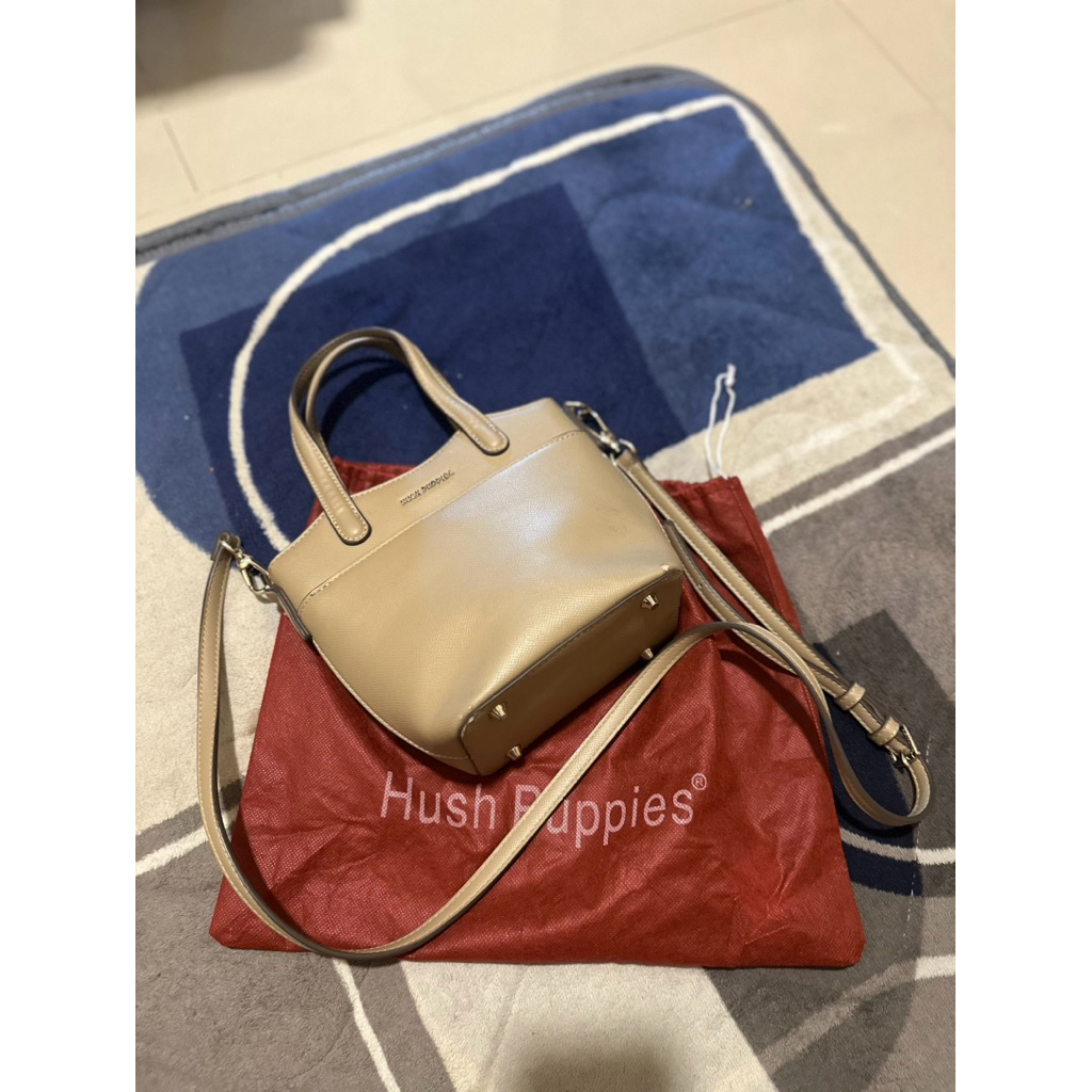Tas Slempang Hush puppies preloved
