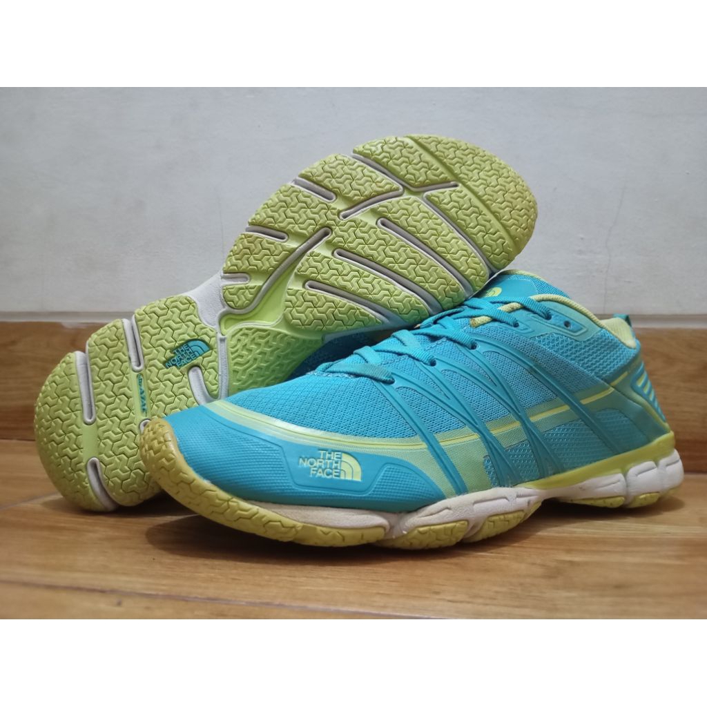 sepatu trail running TNF litewave ampere