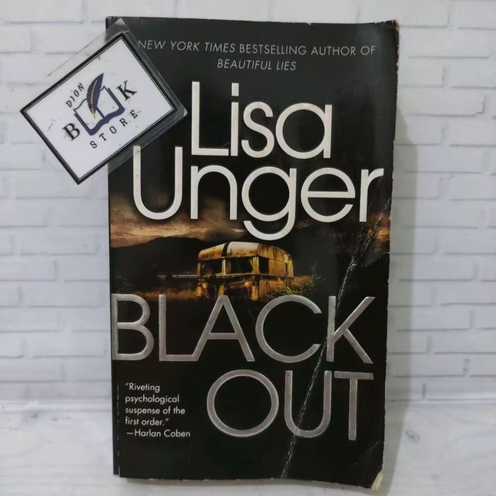 (ORIGINAL) Buku Novel Black Out (Lisa Unger) Novel Import - Bahasa Inggris