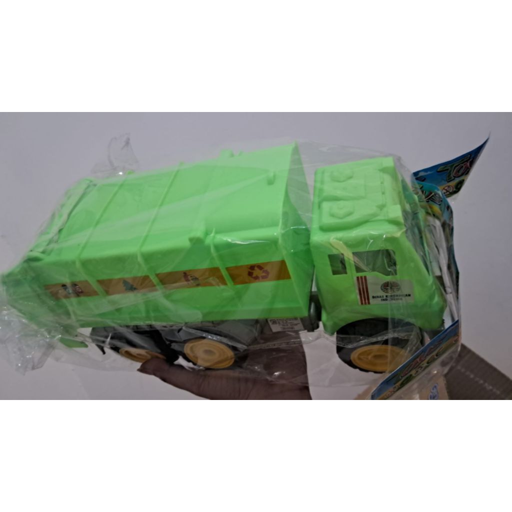 mainan truk sampah warna hijau bahan plastik halus