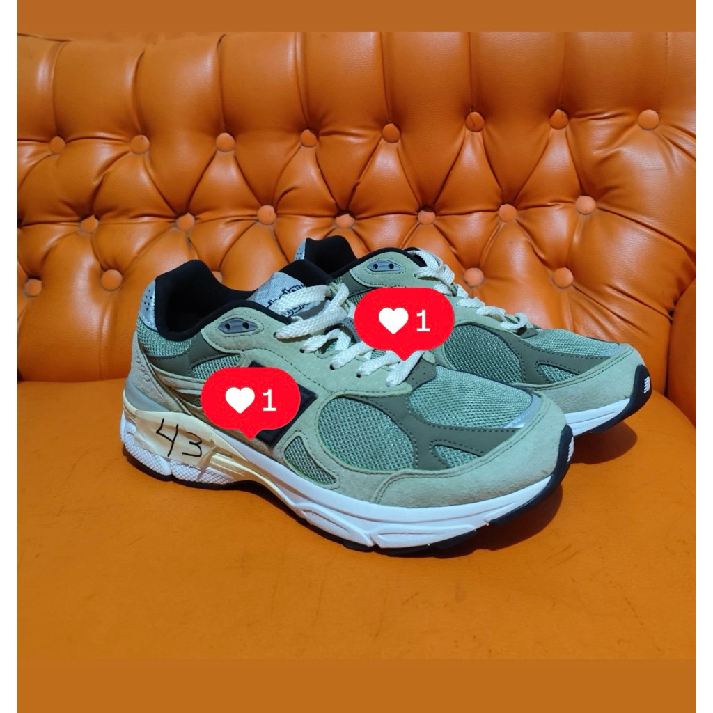 Sneakers Tipe 990 Size 43