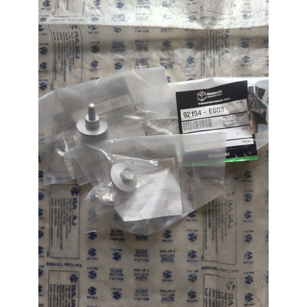 BOLT COVER HEAD 200NS BAUT TUTUP COP CYLINDER HEAD BAJAJ 200NS BOLT HEAD COVER SILINDER PULSAR 200NS