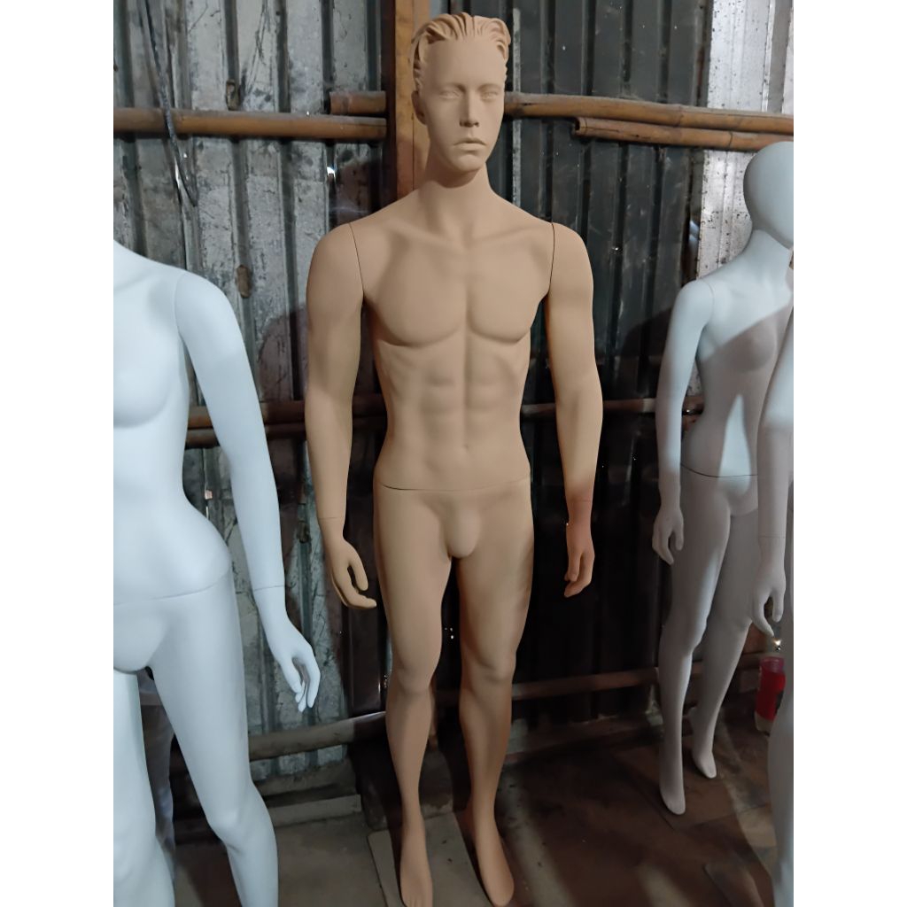 manekin patung full body pria warna kulit(wajah sama rambut ada)