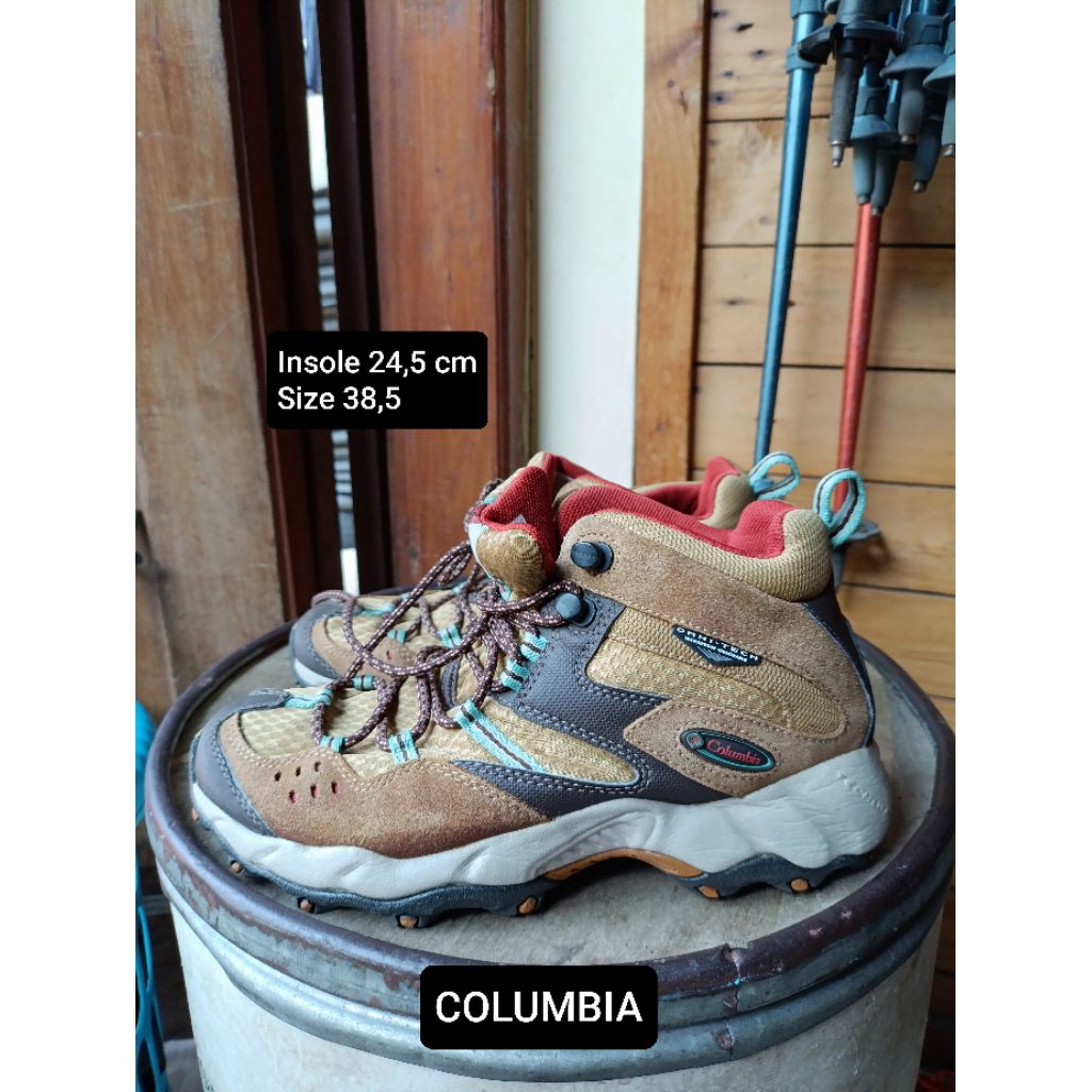 Sepatu gunung second columbia size 38½