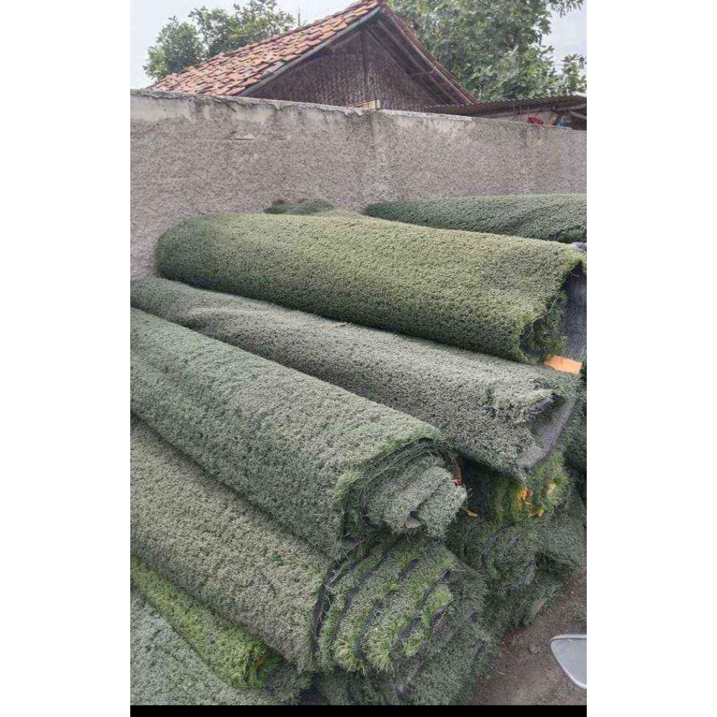 rumput sintetis bekas