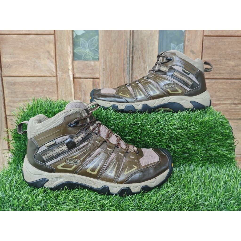 Sepatu Keen 44.