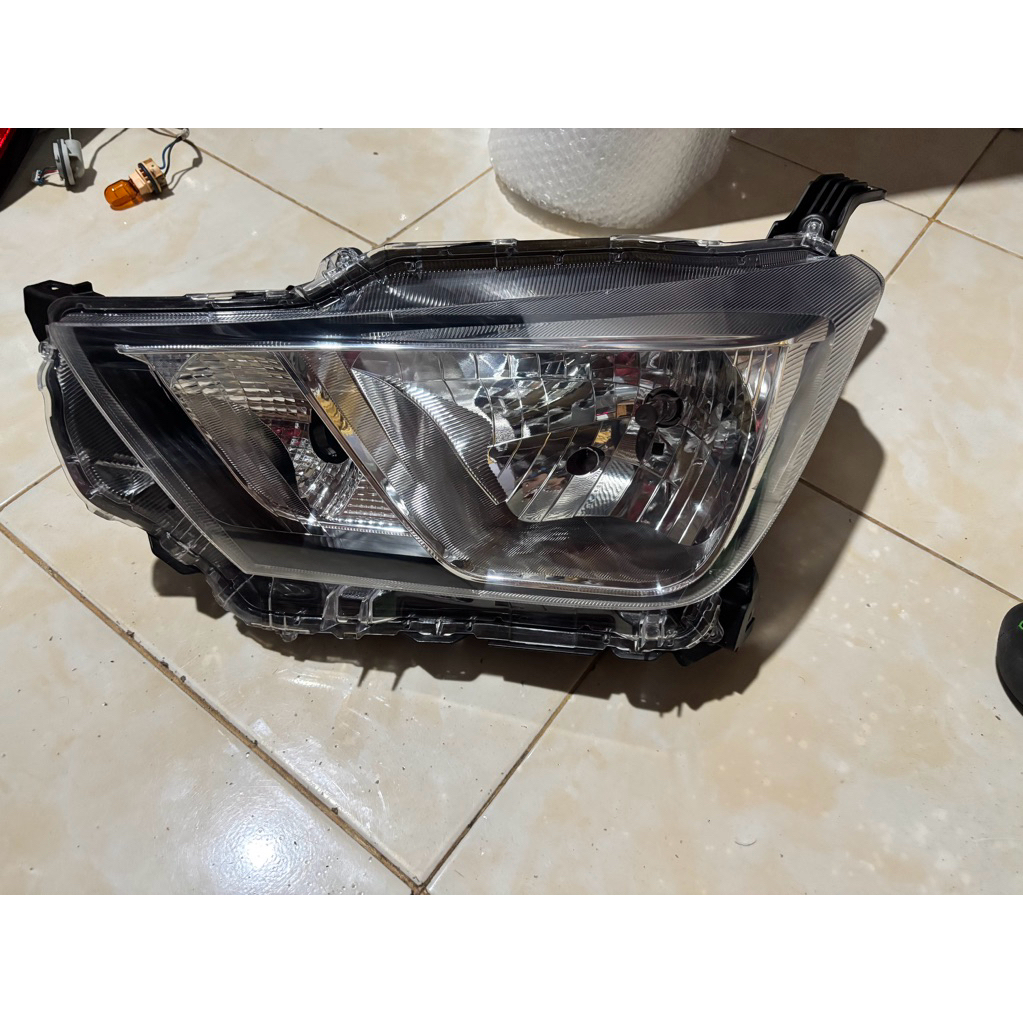 headlamp Daihatsu Ayla 2024 2025 type standar