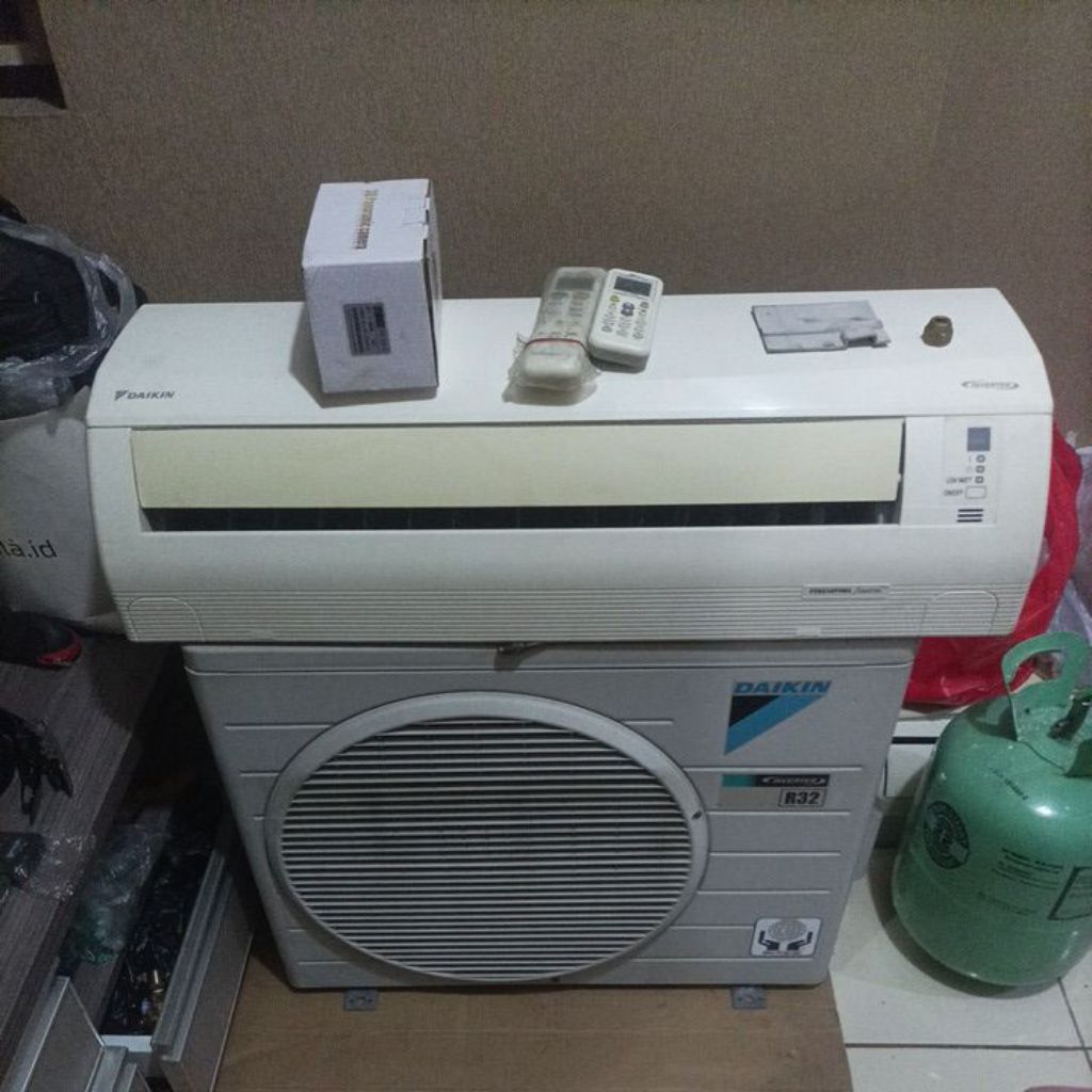 AC SECOND DAIKIN INVENTER 1/2 PK