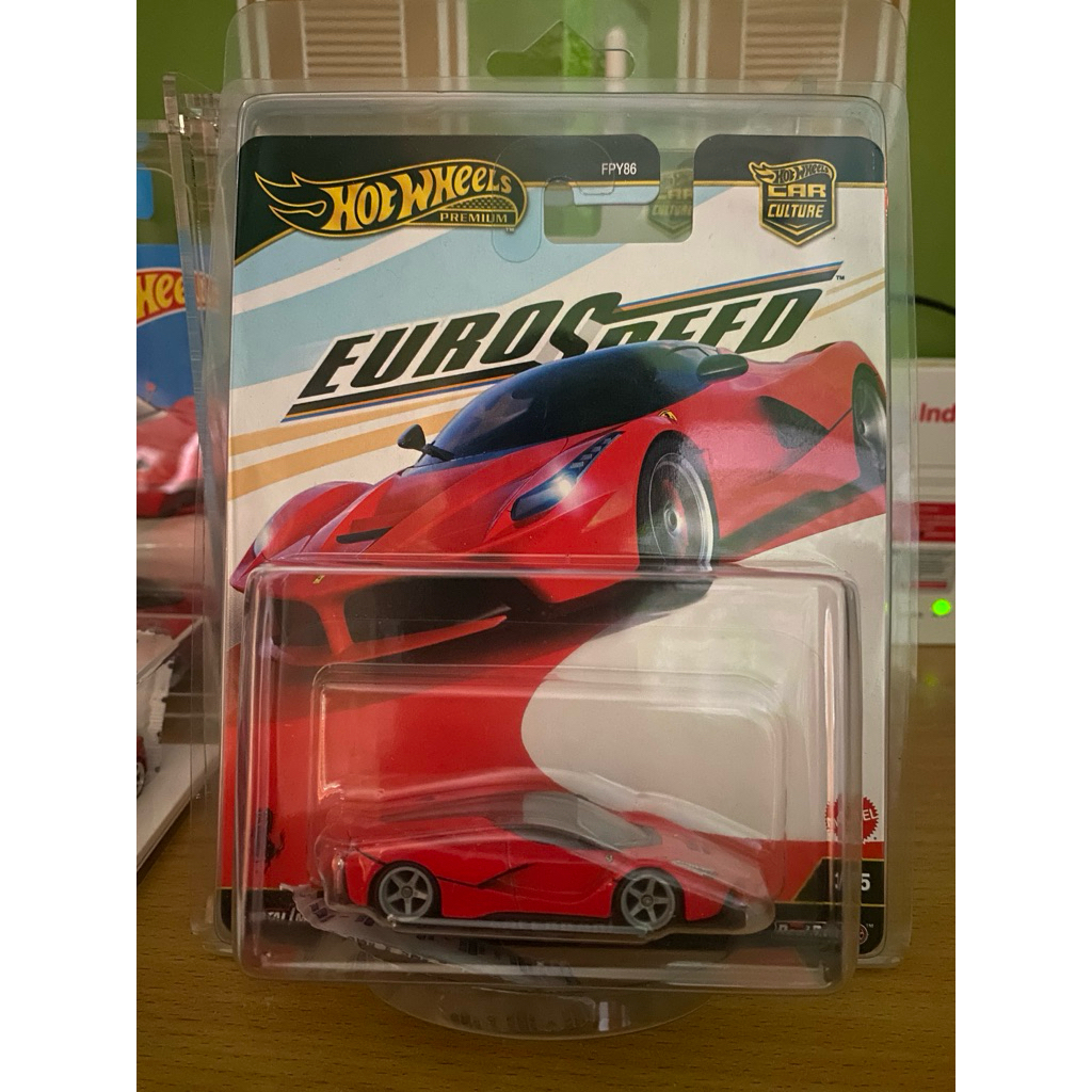 HOT WHEELS PREMIUM LAFERRARI