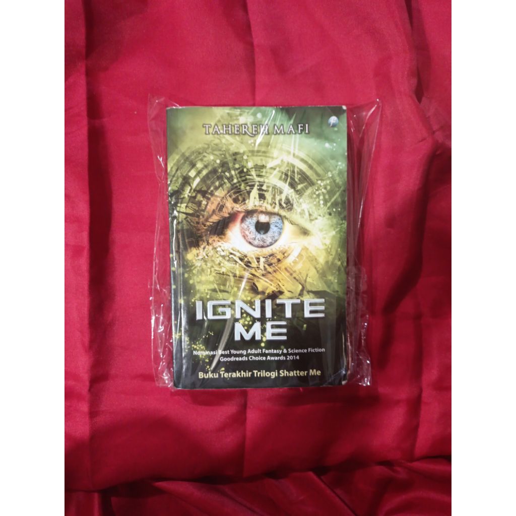 Novel Ignite Me karya Tahereh Mafi