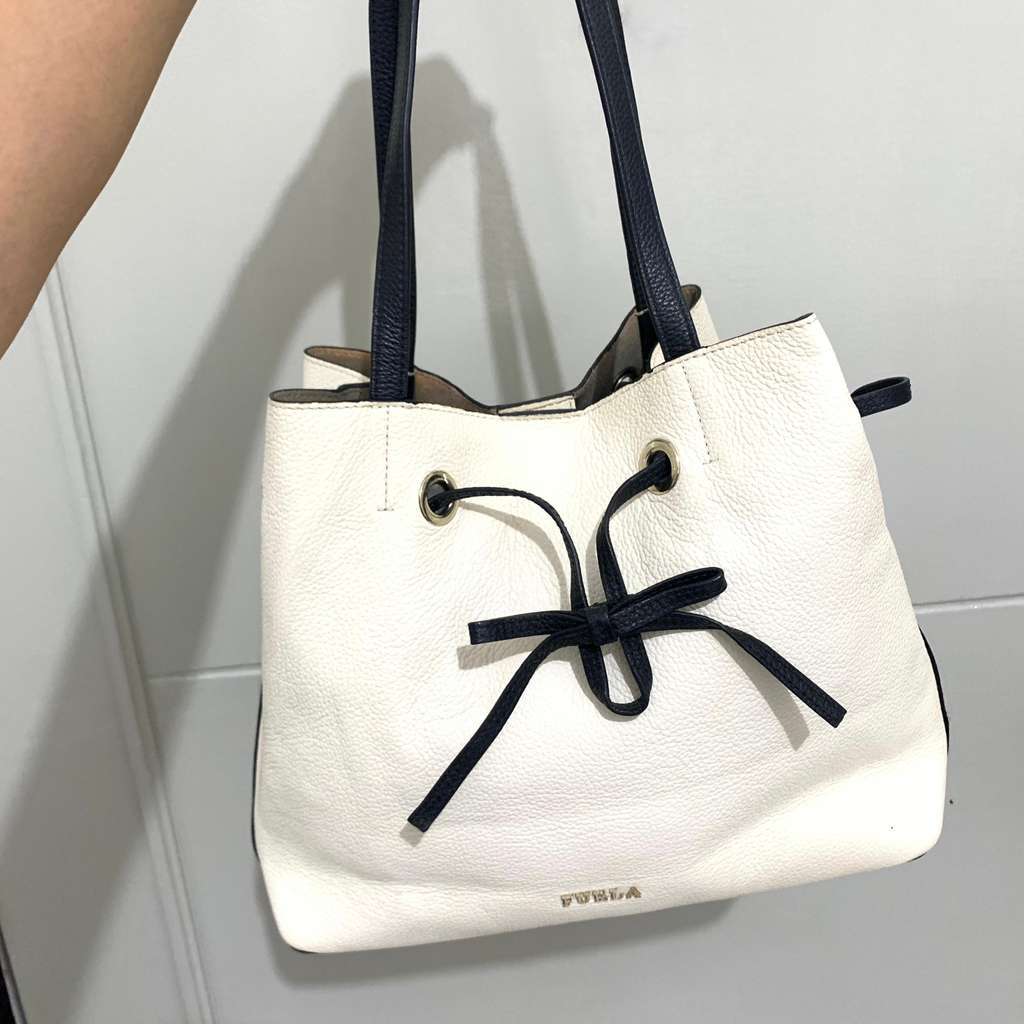 Preloved Tas Furla Costanza Drawstring Bucket Broken White Authentic Original