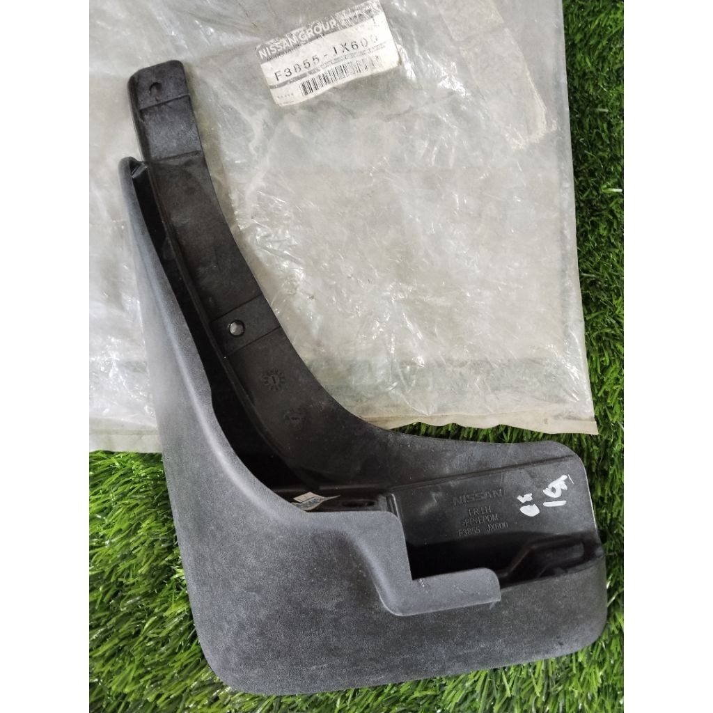 MUDGUARD DEPAN KIRI NISSAN EVALIA F3855-JX600