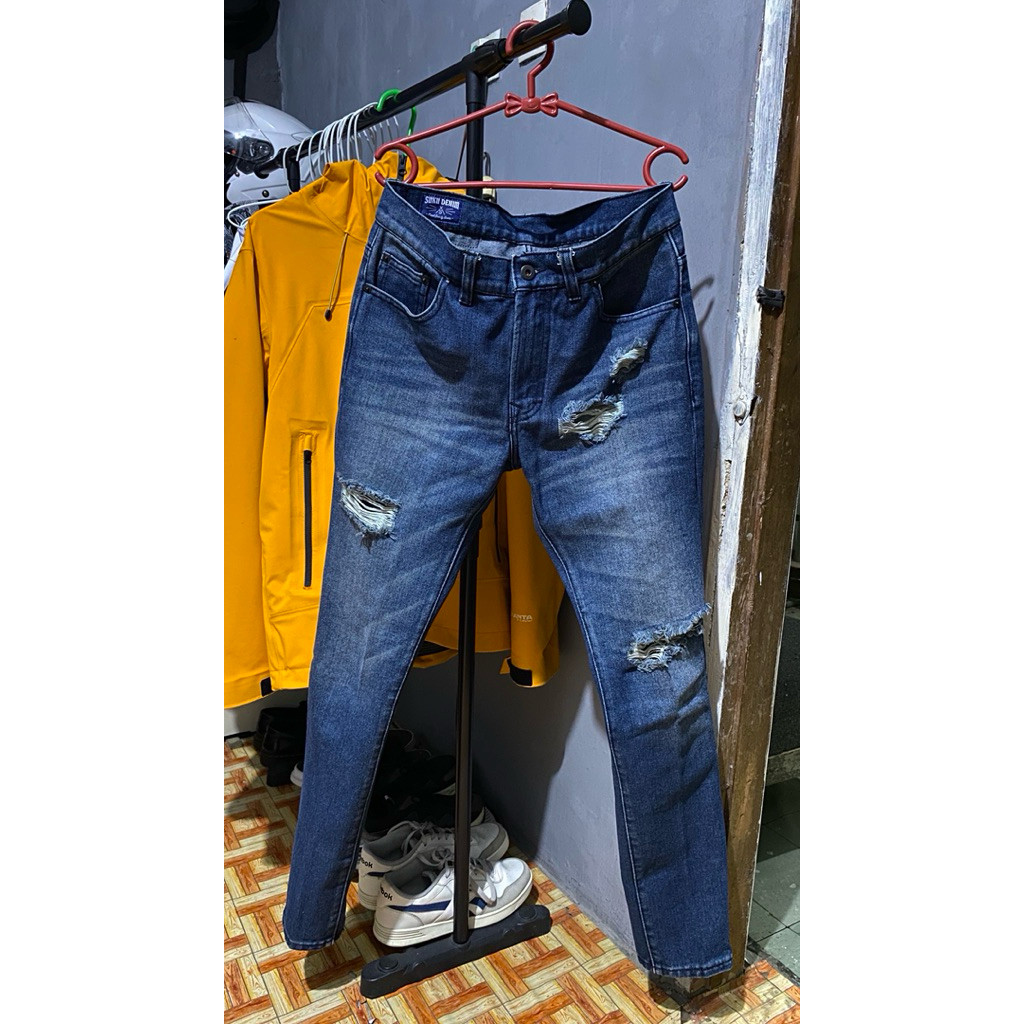 Denim Pria dari brand Suku Denim (second) sekali pakai