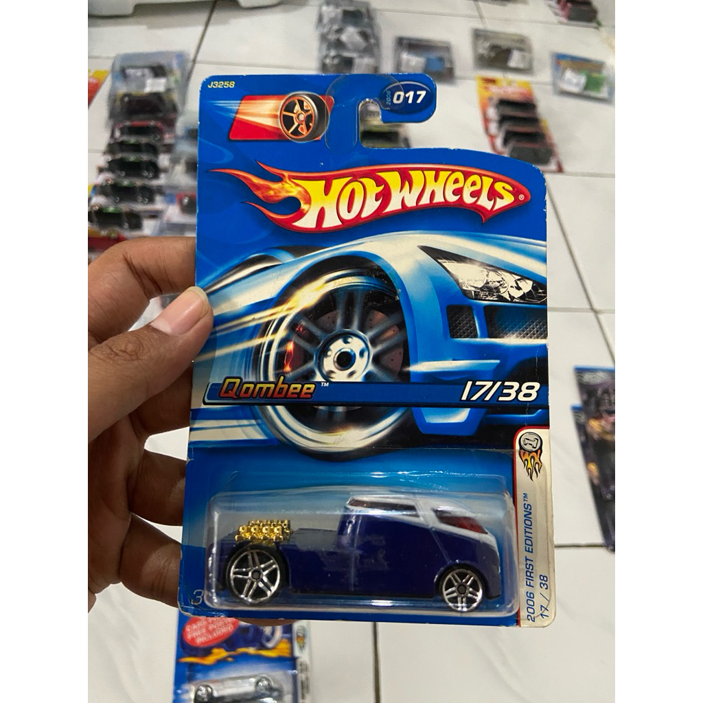 hotwheels Qombee blue card