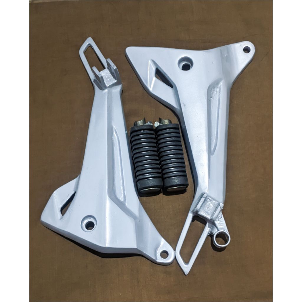 FOOTSTEP PIJAKAN KAKI BELAKANG MOTOR SUPRA X 125 OLD