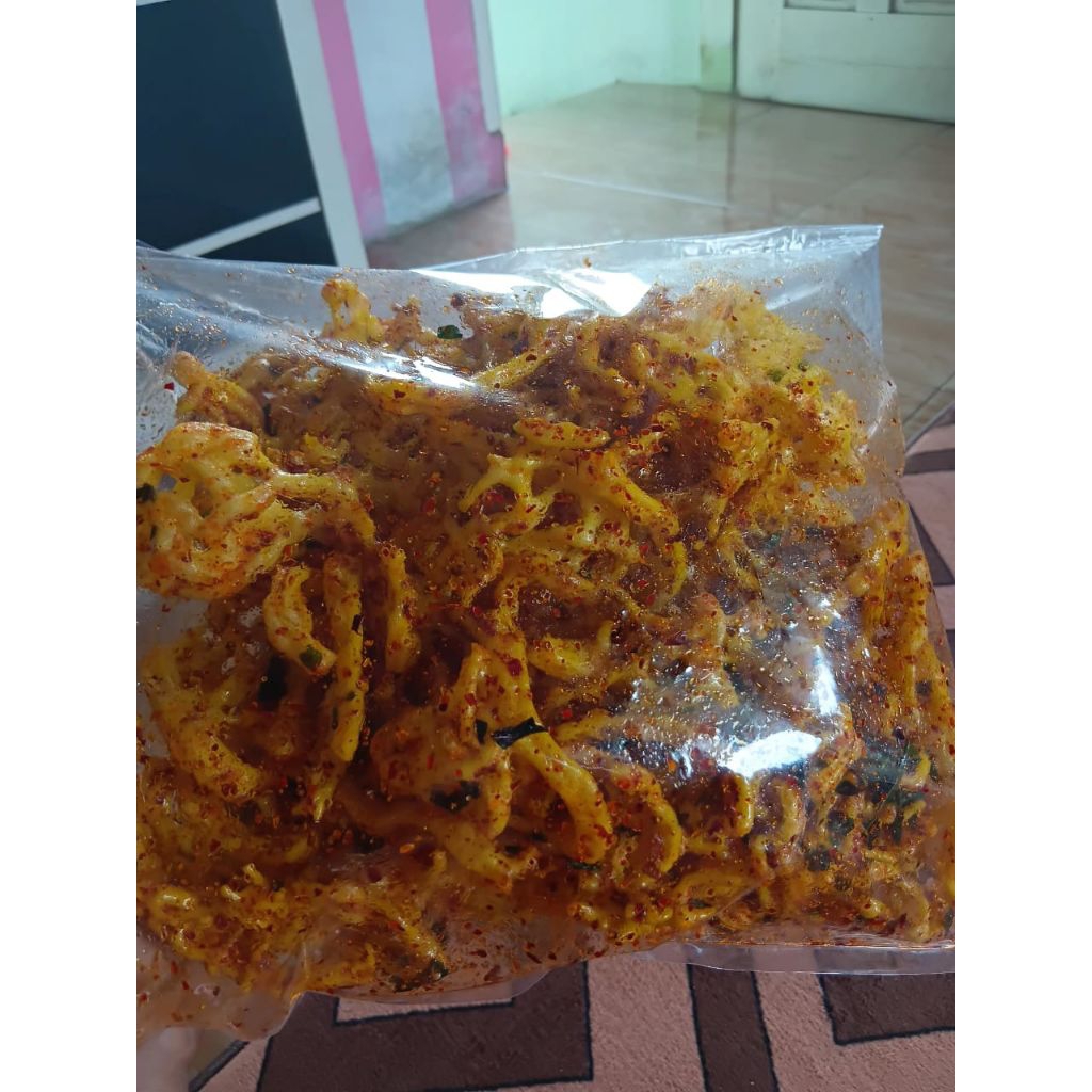 krupuk mie pedas daun jeruk 500gr
