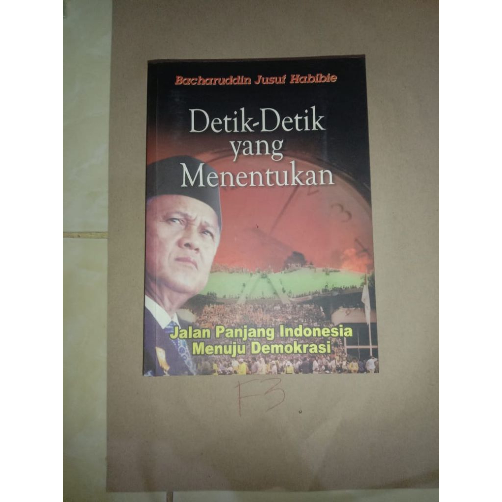 BUKU DETIK DETIK YANG MENENTUKAN