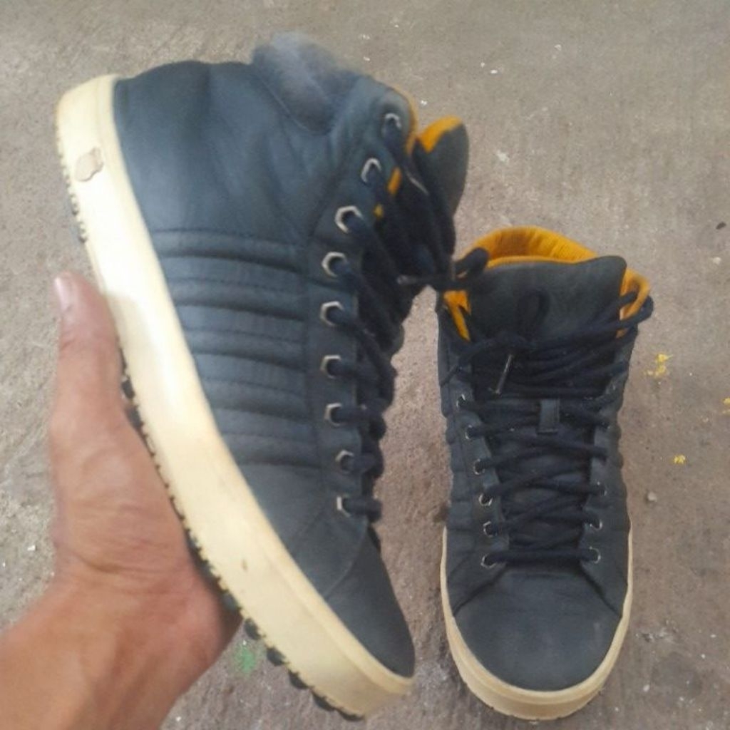 sepatu  kulit midel k swiss  42 insol 26.5