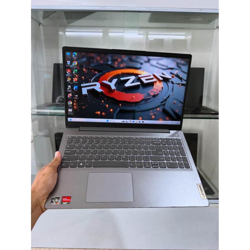 Lenovo IDEAPAD slim  AMD RYZEN 5-5500U