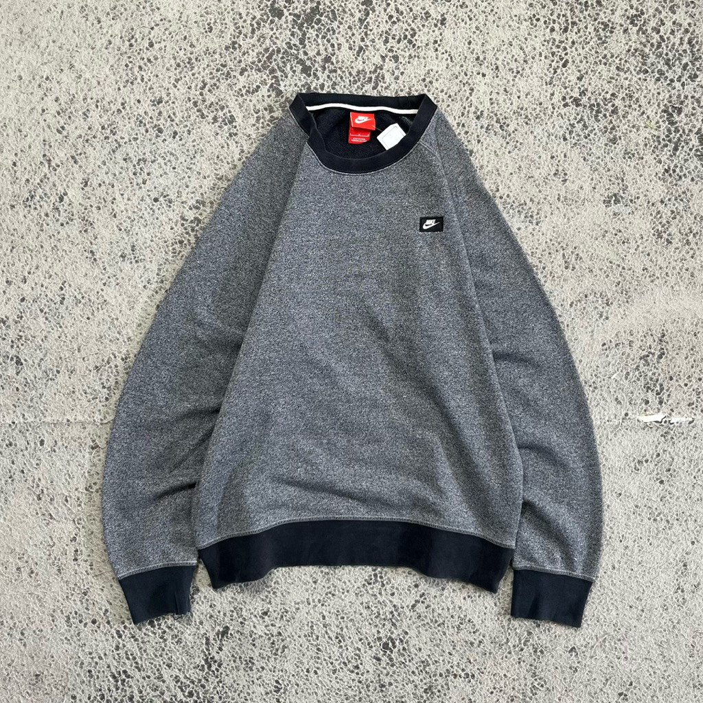 Nike Small Logo Box Crewneck Second ( Seperti baru ) 100% Original Size L