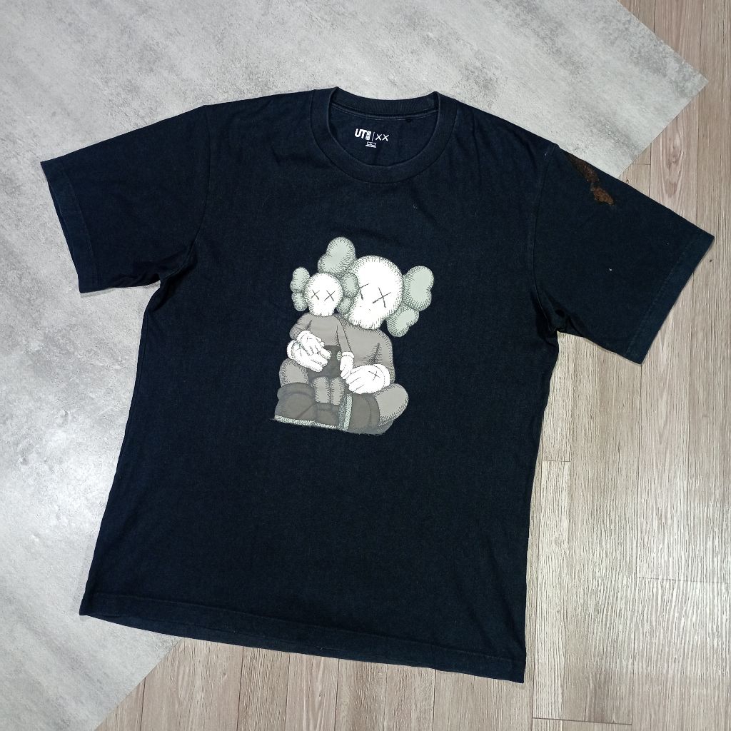 Baju kaos tshirt Uniqlo X Kaws