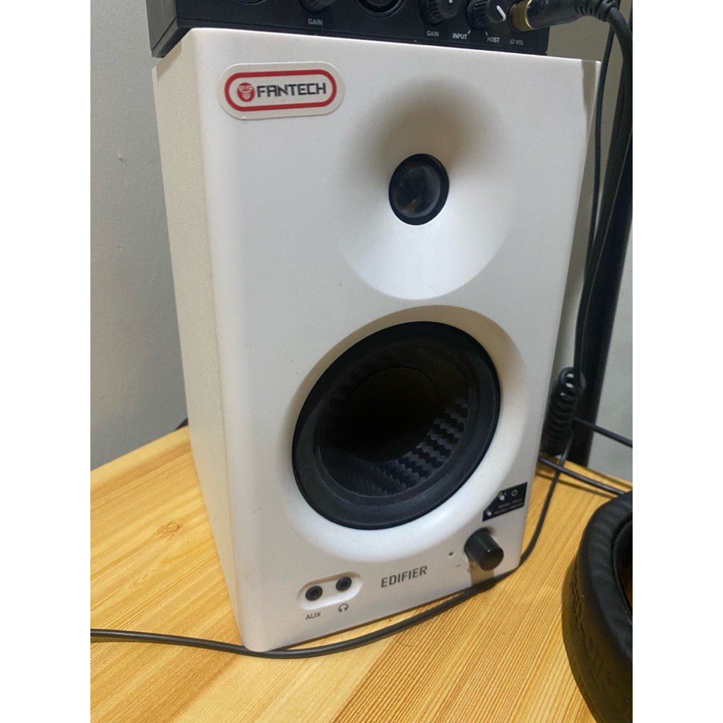 Edifier MR4
