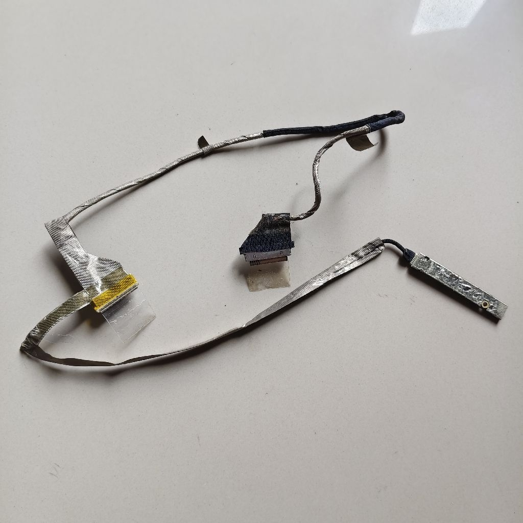 PROMO  Plexsible Flexible Lcd Notebook Toshiba Satellite L740 cabutan Normal  tested oke siap rakitt