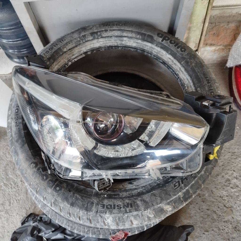 HeadLamp Lampu Depan Mazda 2 Skyactiv (Kanan)