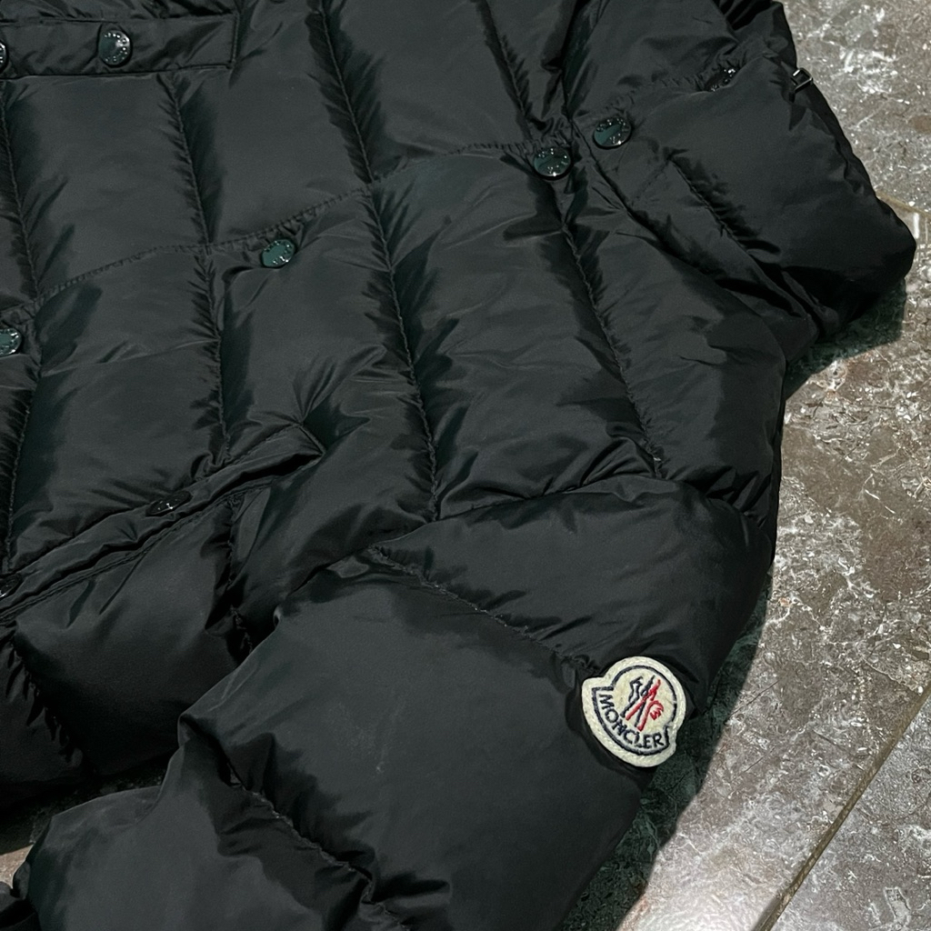 JAKET BULU ANGSA M*NCLER